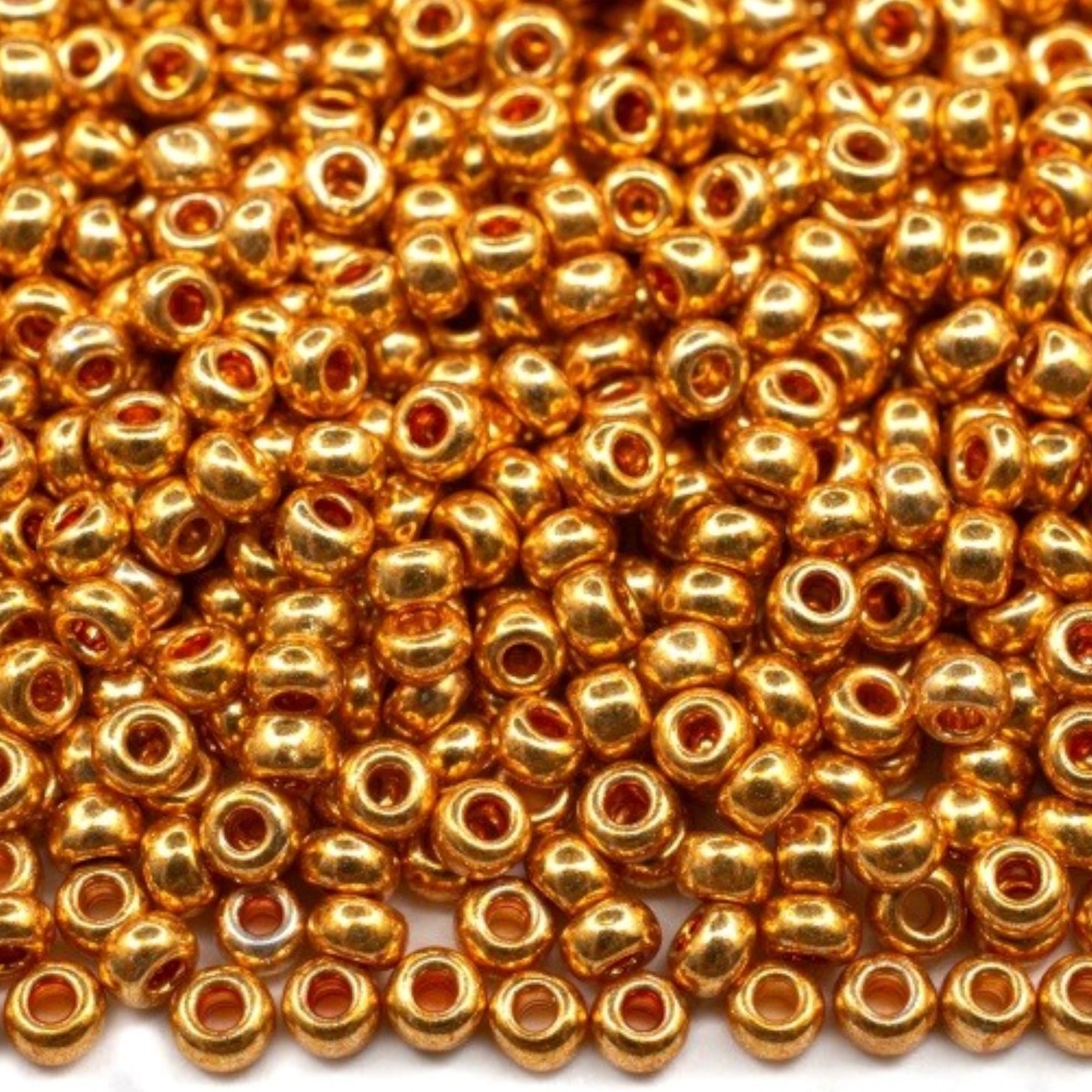 6/0 18389 Preciosa Чехски стъклени Малки Мъниста Рокайли 4.1mm. Златисто оранжев - Металик.