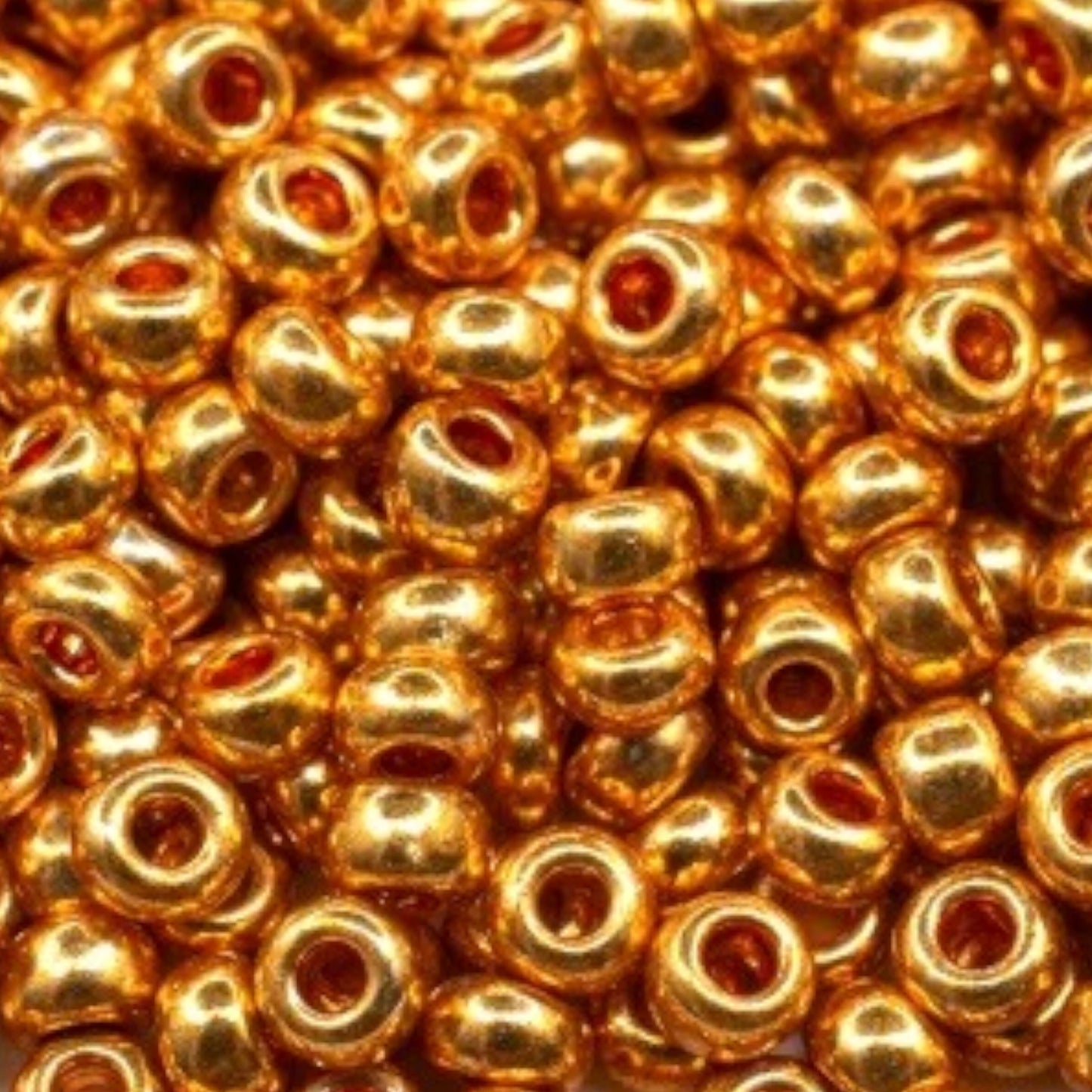 6/0 18389 Preciosa Чехски стъклени Малки Мъниста Рокайли 4.1mm. Златисто оранжев - Металик.