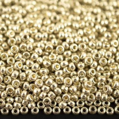 10/0 18503 Perles en verre tchèque Preciosa de Rocaille 2,3 mm. Métallique argenté - Teint terre.