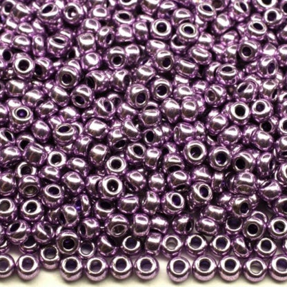 6/0 18528 Preciosa Чехски стъклени Малки Мъниста Рокайли 4.1mm. Виолетово металик.