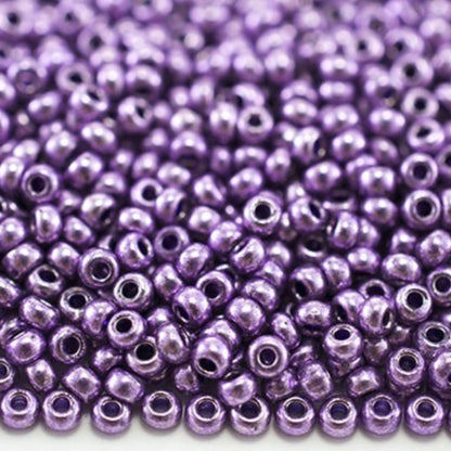 10/0 18528 Preciosa tschechische Glasperlen Rocailles 2,3 mm. Violett Metallic – Terra gefärbt.
