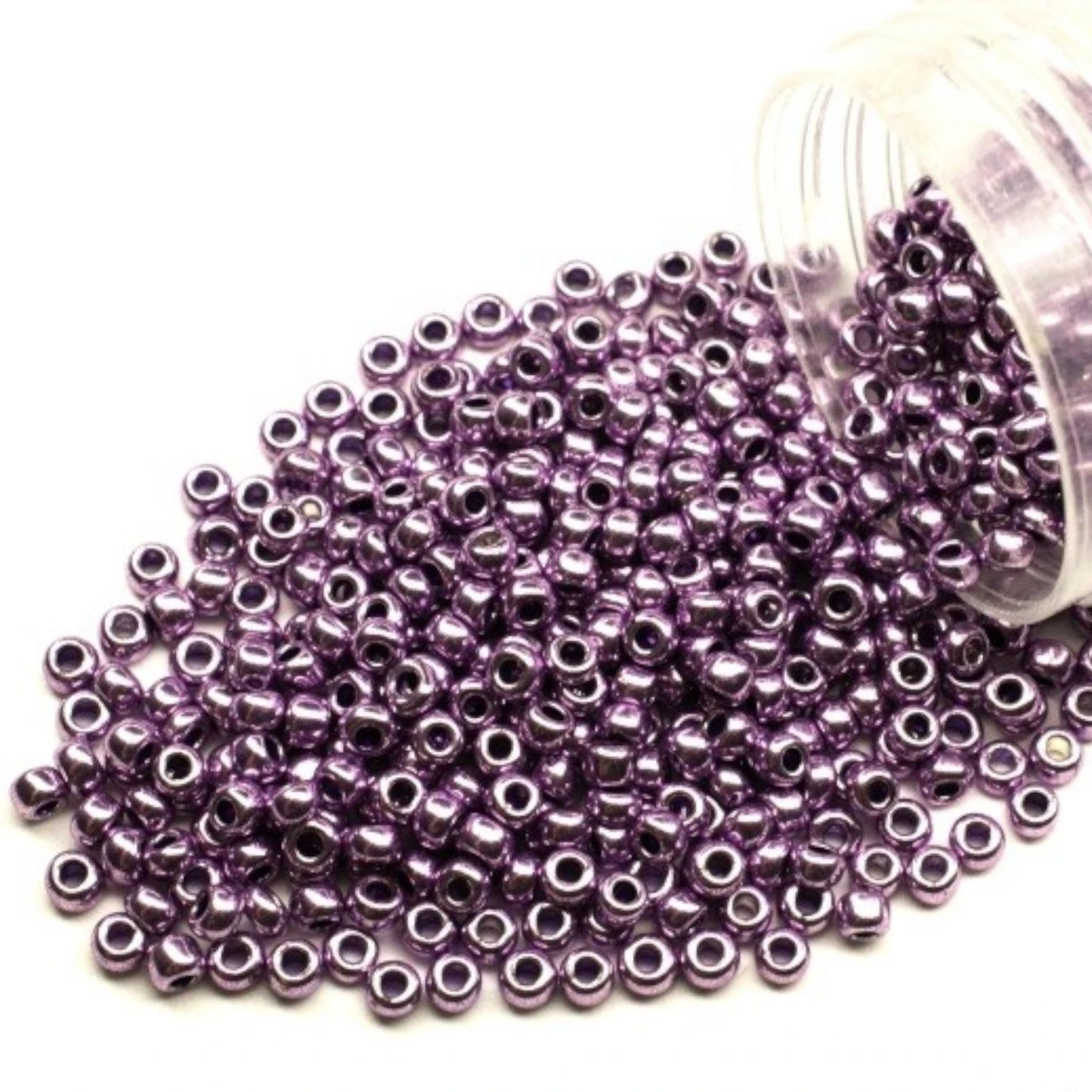 6/0 18528 Preciosa Чехски стъклени Малки Мъниста Рокайли 4.1mm. Виолетово металик.