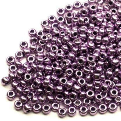 6/0 18528 Preciosa Чехски стъклени Малки Мъниста Рокайли 4.1mm. Виолетово металик.