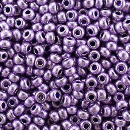 10/0 18528 Preciosa tschechische Glasperlen Rocailles 2,3 mm. Violett Metallic – Terra gefärbt.