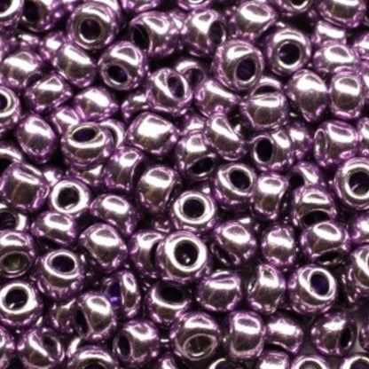 6/0 18528 Preciosa Чехски стъклени Малки Мъниста Рокайли 4.1mm. Виолетово металик.