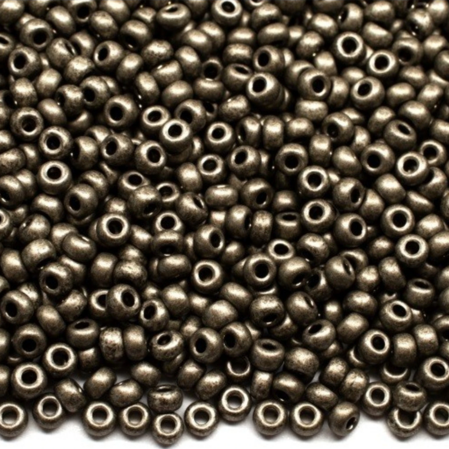 10/0 18549 matte Preciosa böhmische Glasperlen Rocailles 2,3 mm. Grau Metallic - Terra gefärbt.