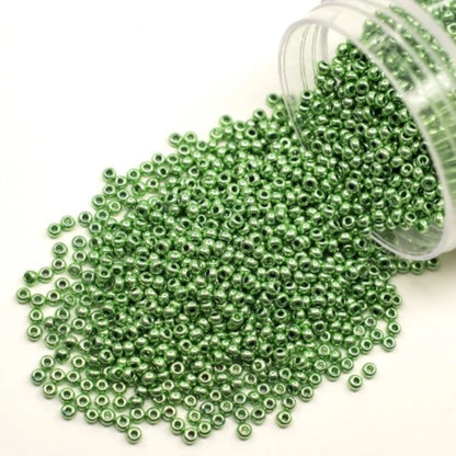 6/0 18556 Preciosa Czech Glass Perler Rocailles 4.1mm. Grøn Metallic.