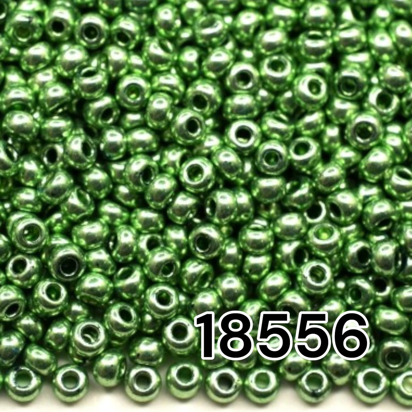 6/0 18556 Preciosa Czech Glass Perler Rocailles 4.1mm. Grøn Metallic.