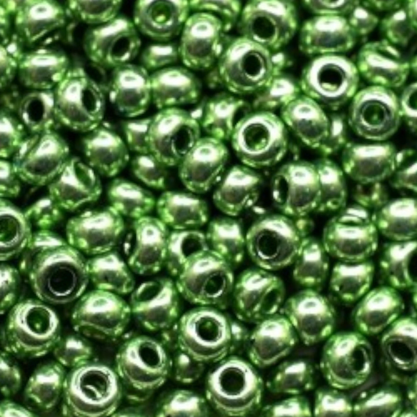 6/0 18556 Preciosa Czech Glass Perler Rocailles 4.1mm. Grøn Metallic.