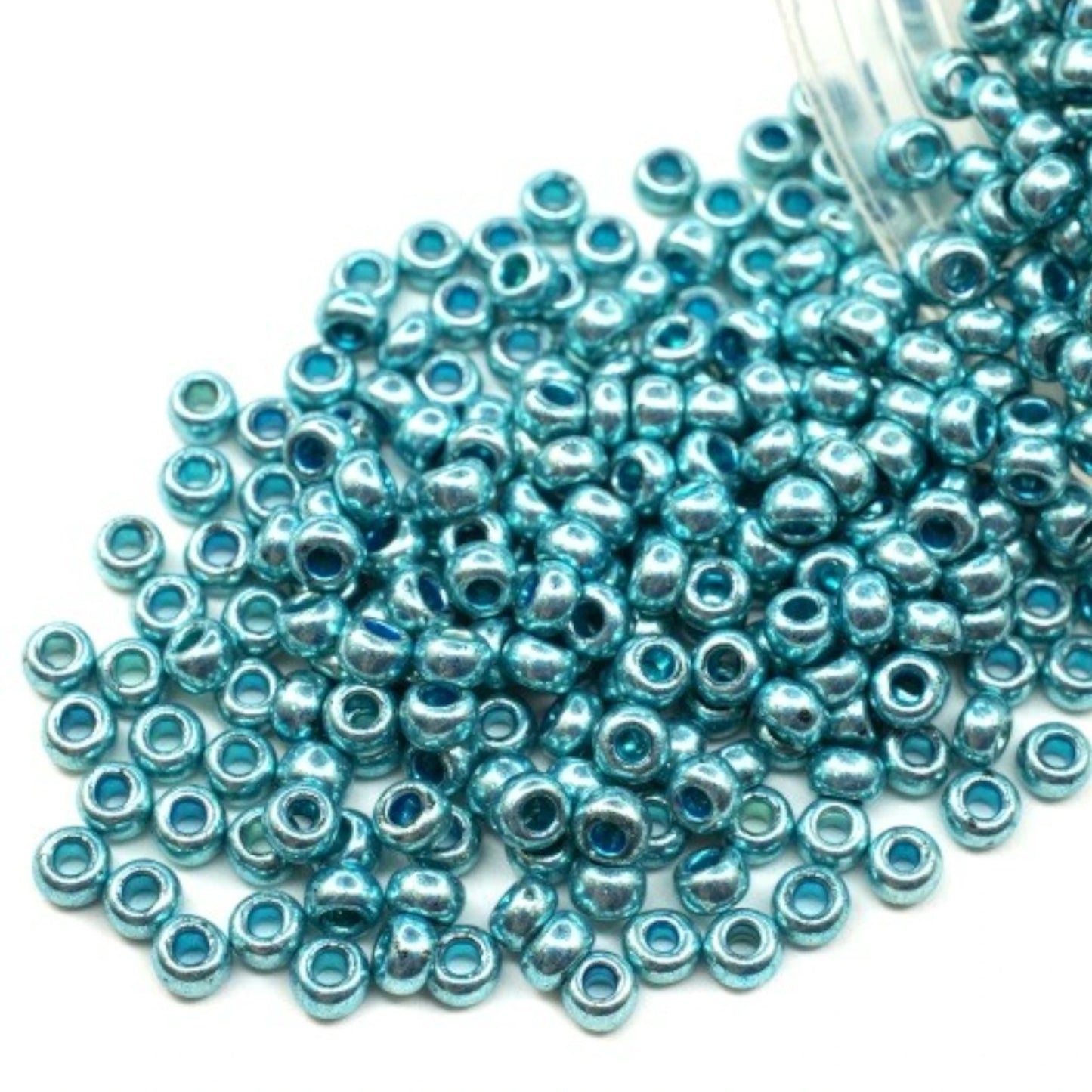 6/0 18565 Preciosa čehu stikla Pērlītes Rokaja 4.1mm. Zili zaļš metāliskais.