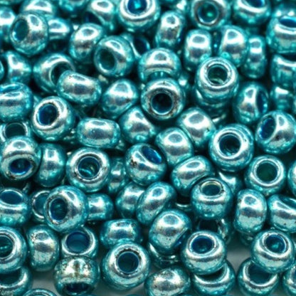 6/0 18565 Preciosa čehu stikla Pērlītes Rokaja 4.1mm. Zili zaļš metāliskais.