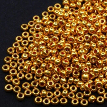 6/0 18581 Preciosa чешко стъкло Малки Мъниста Рокайли 4.1mm. Оранжево Златист Металик.