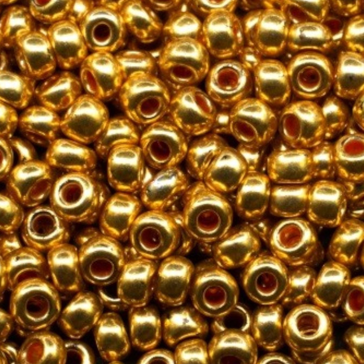 6/0 18581 Preciosa чешко стъкло Малки Мъниста Рокайли 4.1mm. Оранжево Златист Металик.