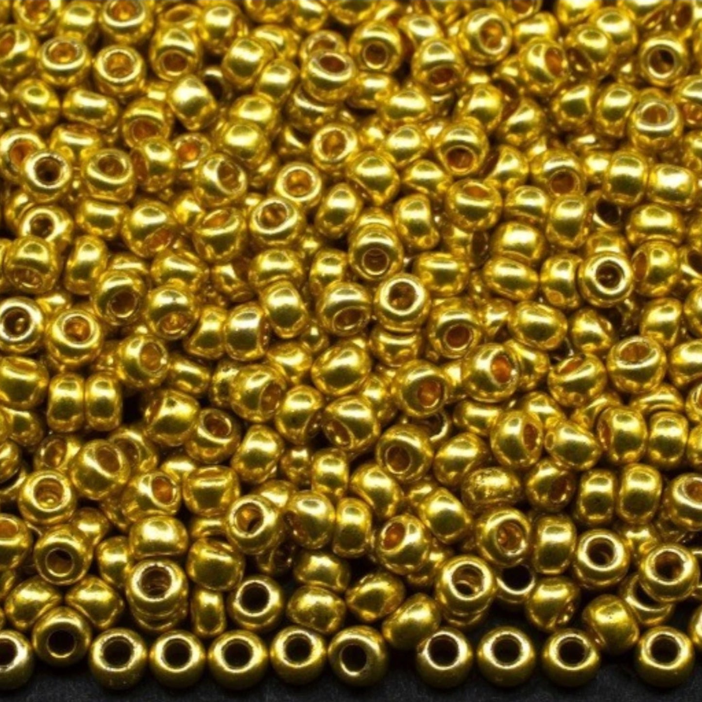 10/0 18586 Perline di vetro ceco Preciosa Rocaille 2,3 mm. Oro metallico - Terra tinto.