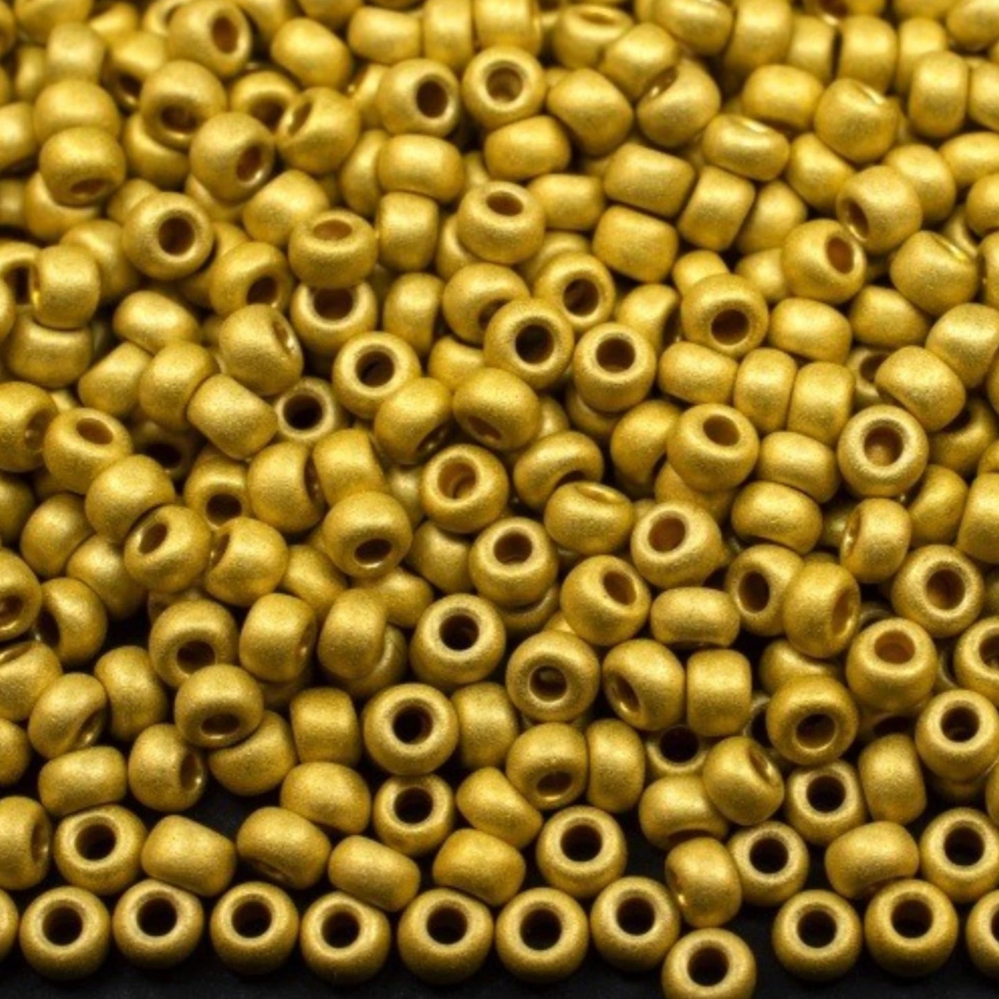 10/0 18586 matte Preciosa böhmische Glasperlen Rocailles 2,3 mm. Gold Metallic – Terra gefärbt.
