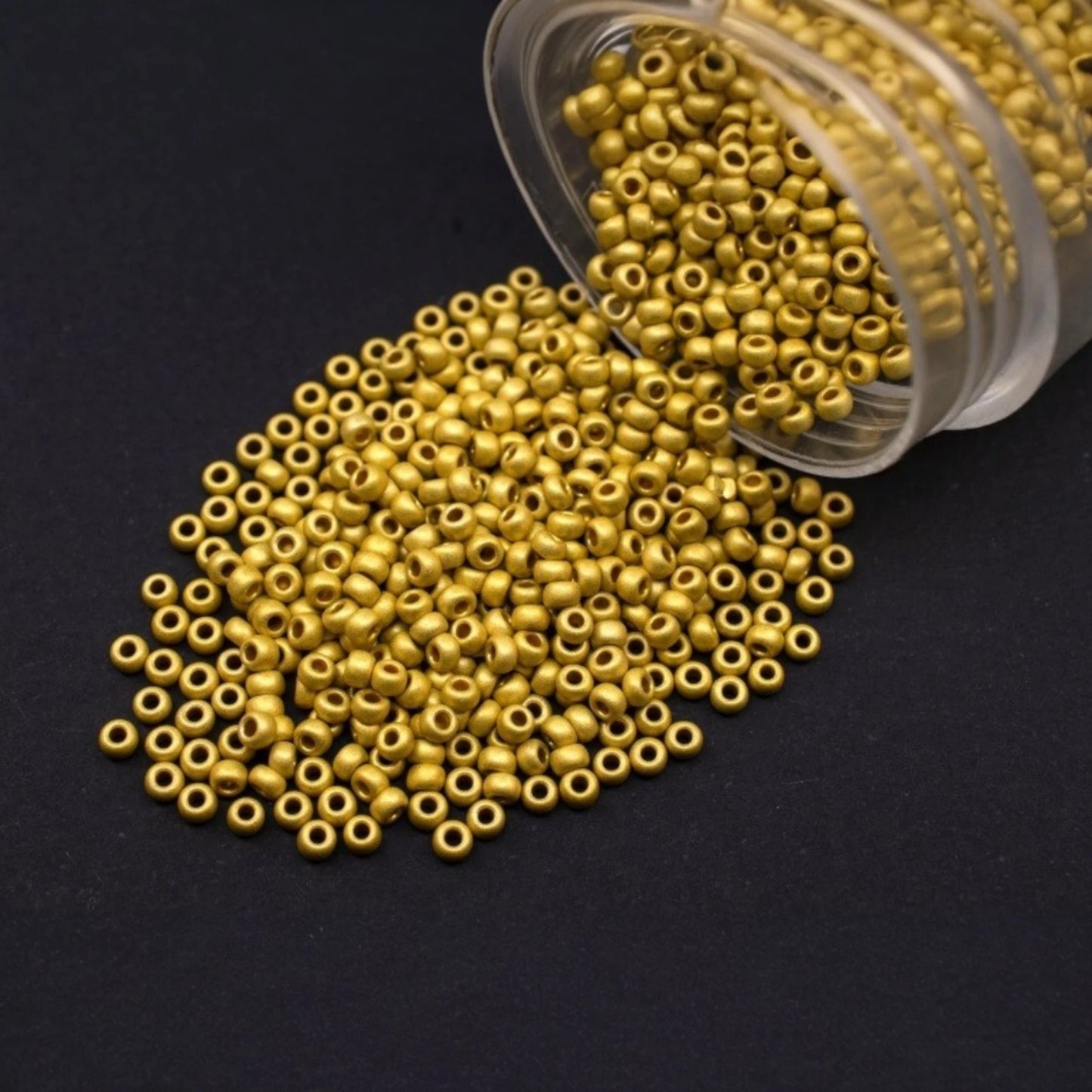 10/0 18586 matte Preciosa böhmische Glasperlen Rocailles 2,3 mm. Gold Metallic – Terra gefärbt.