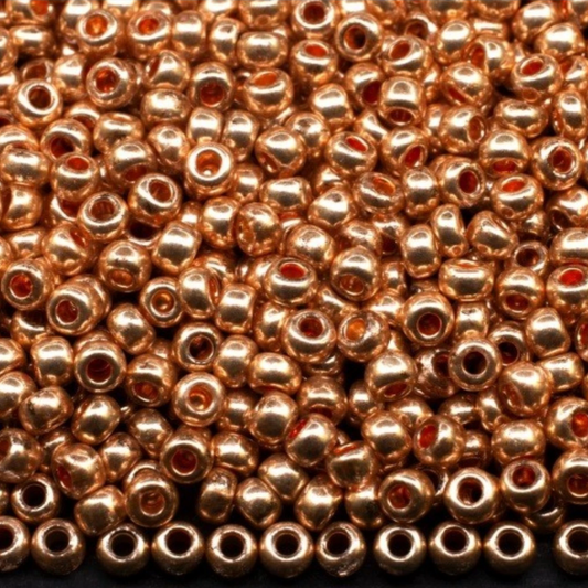 10/0 18589 Preciosa tšekkiläiset lasisiemenhelmet rokaanihelmet 2,3 mm. Vaaleanpunainen kulta metallinhohtoinen - Terra värjätty.