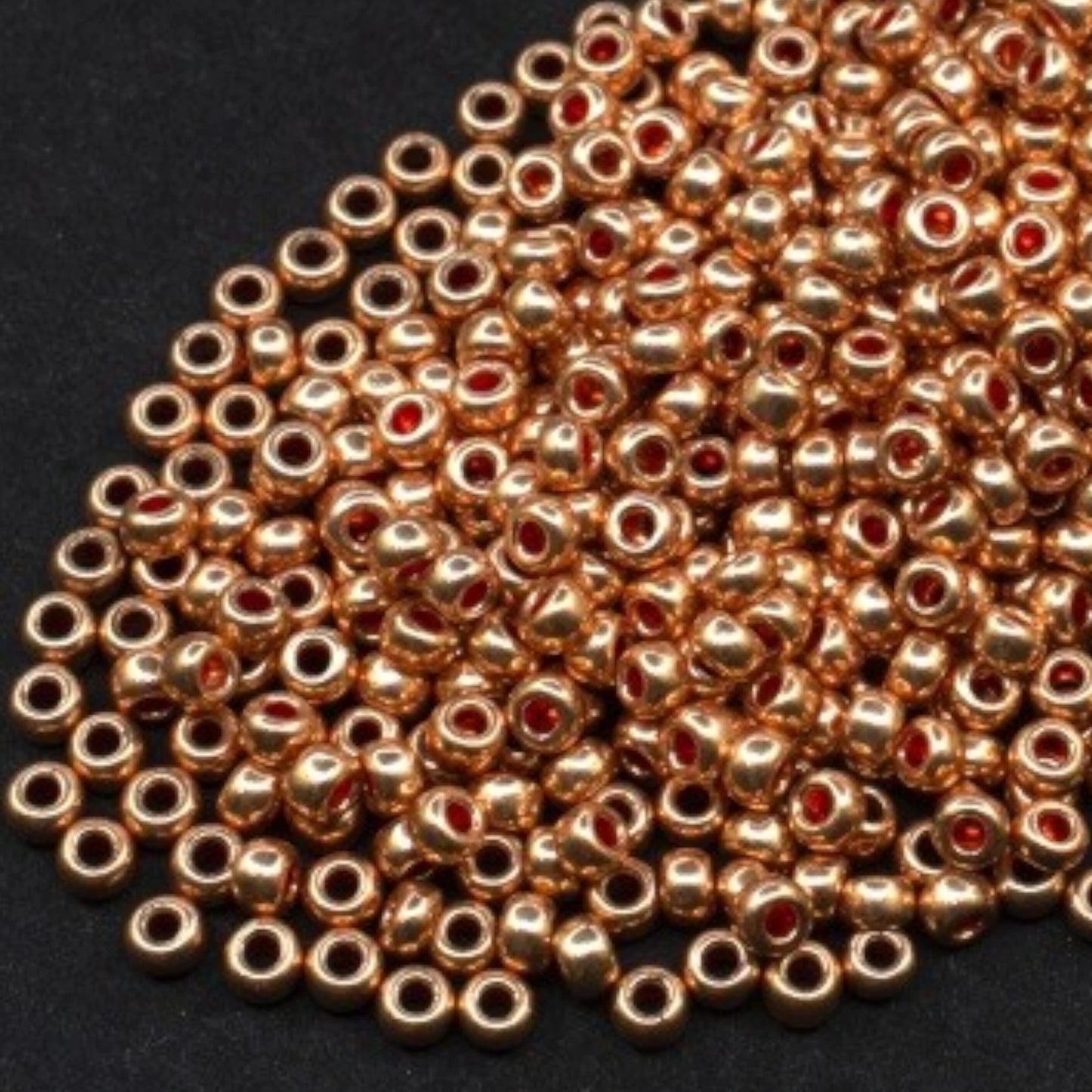 6/0 18589 Preciosa Чехски стъклени Малки Мъниста Рокайли 4.1mm. Оранжево Металик.