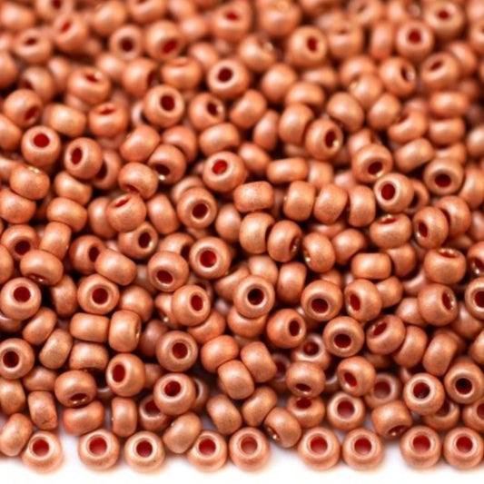 10/0 18589 mattapintaiset Preciosa tšekkiläiset lasisiemenhelmet rokaanihelmet 2,3 mm. Vaaleanpunakultainen metallinhohtoinen - Terra värjätty.