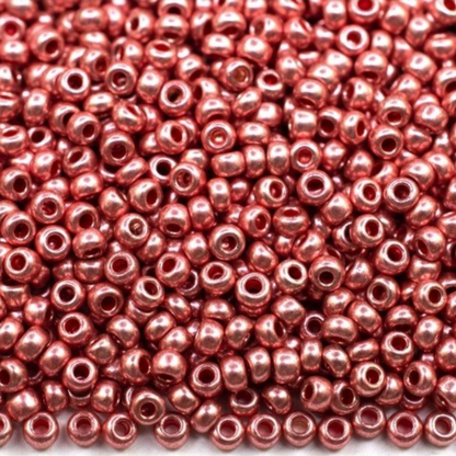 10/0 18598 Perles en verre tchèque Preciosa de Rocaille 2,3 mm. Rouge métallique - Teint terre.