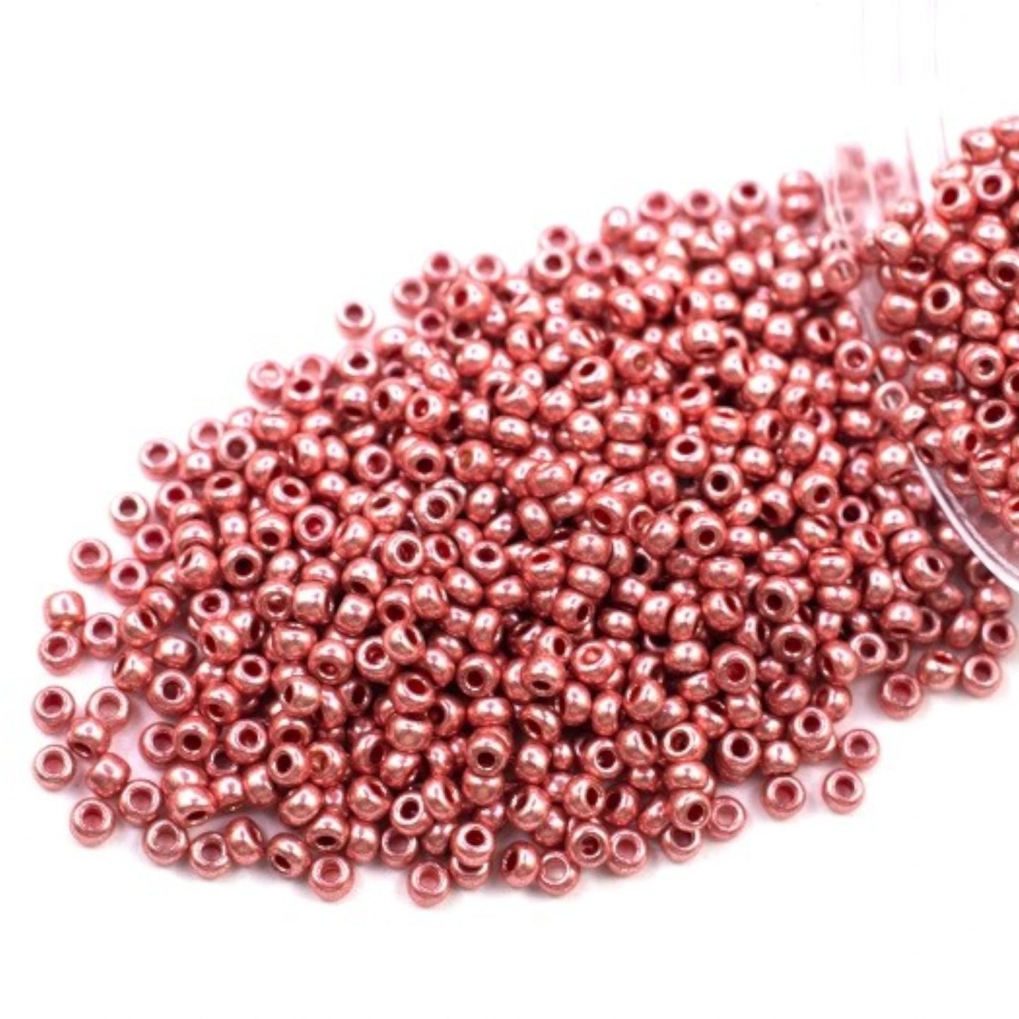 6/0 18598 Preciosa čehu stikla Pērlītes Rokaja 4.1mm. Sarkani rozā metāliskas.