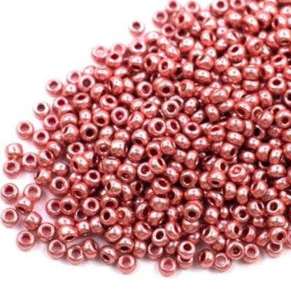 6/0 18598 Preciosa čehu stikla Pērlītes Rokaja 4.1mm. Sarkani rozā metāliskas.