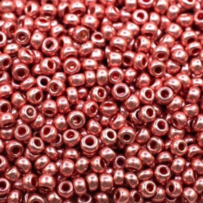 10/0 18598 Perles en verre tchèque Preciosa de Rocaille 2,3 mm. Rouge métallique - Teint terre.