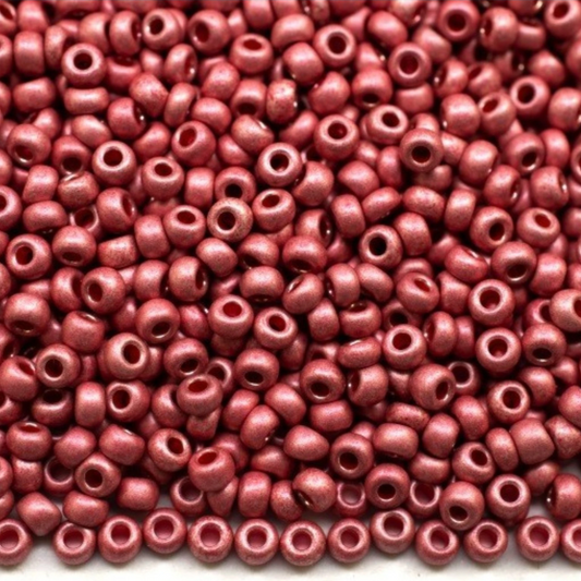 10/0 18598 mattapintaiset Preciosa tšekkiläiset lasisiemenhelmet rokaanihelmet 2,3 mm. Punainen metallinhohtoinen - maavärjätty.