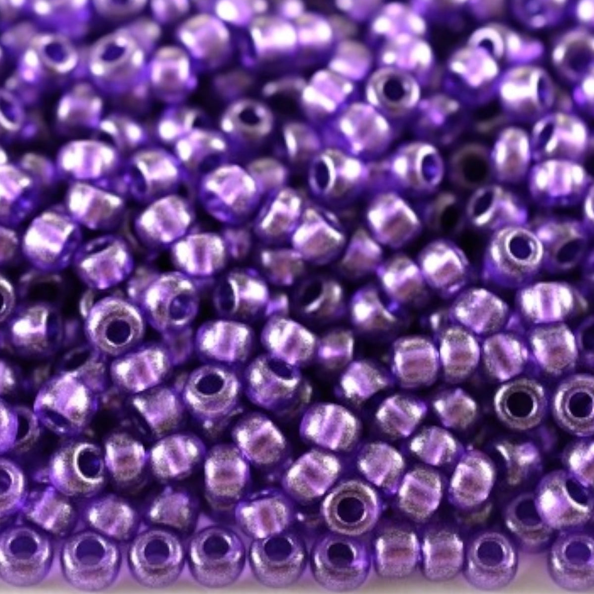 10/0 18928 Preciosa Perles de Rocaille en verre tchèque 2.3mm. Cristal teinté violet métallisé.