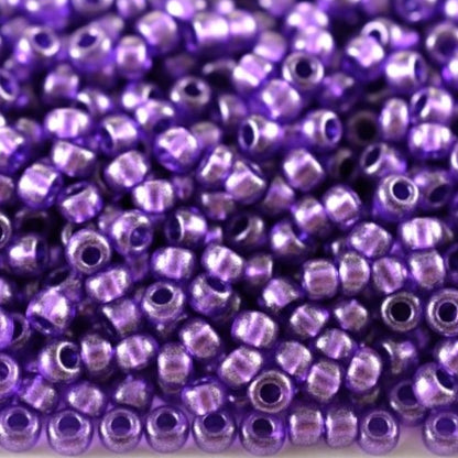 10/0 18928 Preciosa Perles de Rocaille en verre tchèque 2.3mm. Cristal teinté violet métallisé.