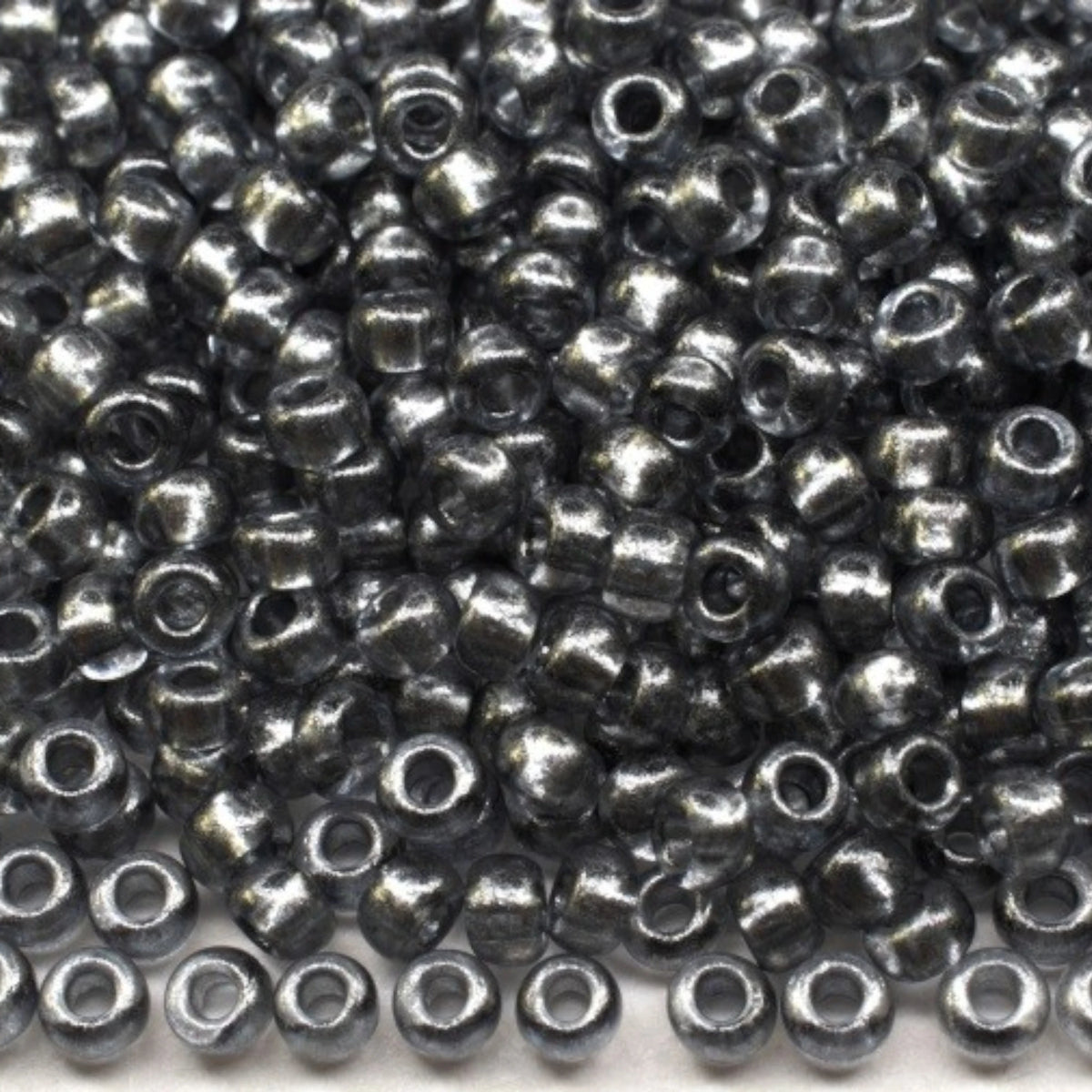 10/0 18942 Preciosa Perles de Rocaille en verre tchèque 2.3mm. Cristal teinté gris métallique.