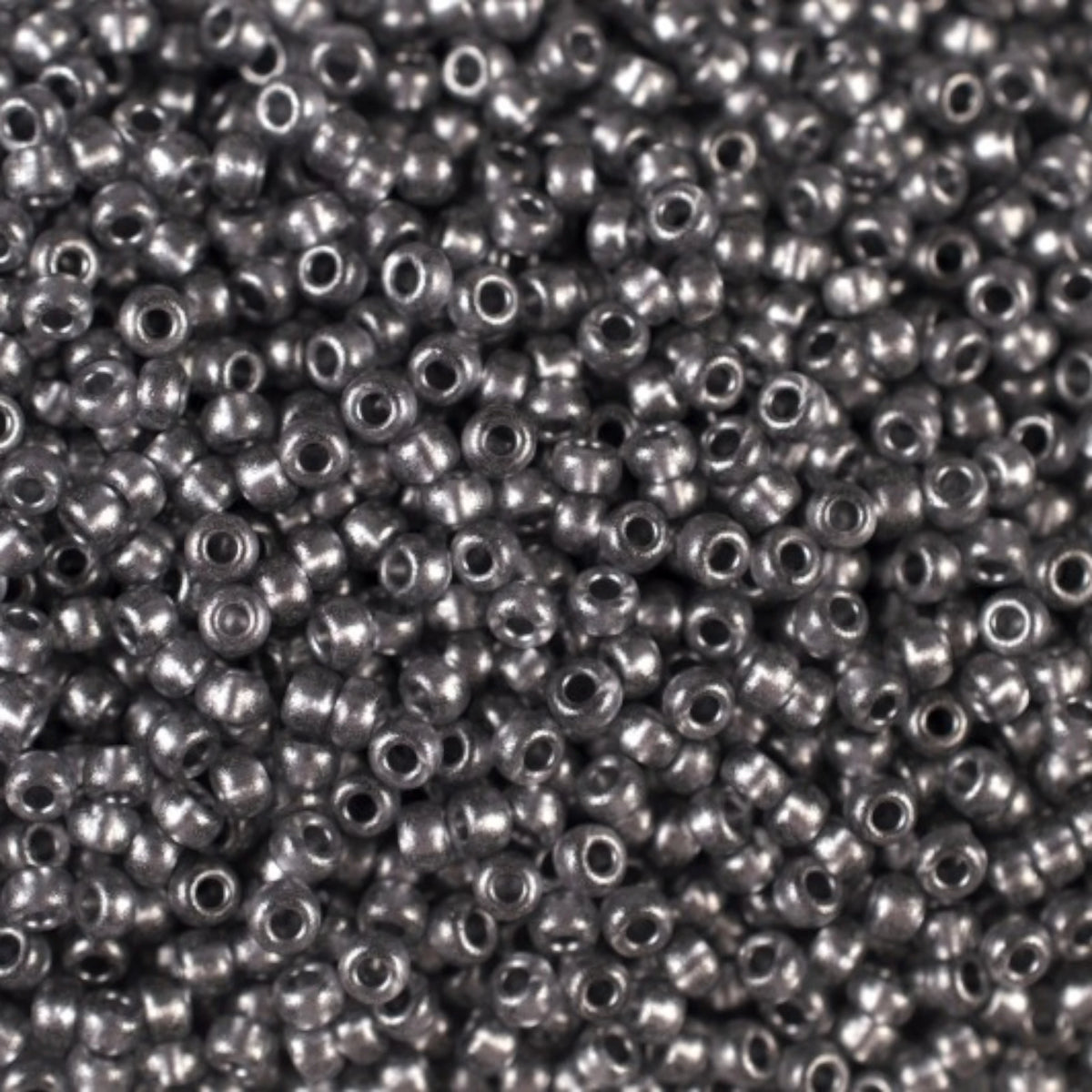 10/0 18942 Preciosa Perles de Rocaille en verre tchèque 2.3mm. Cristal teinté gris métallique.