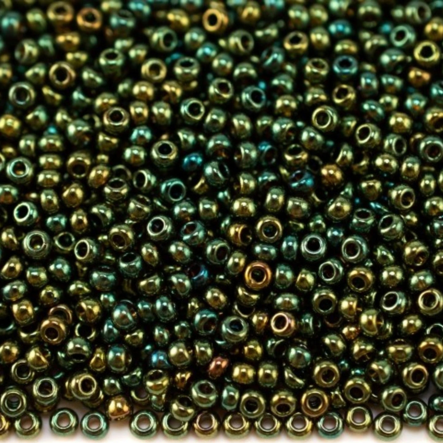 10/0 19155 Preciosa Tjeckiska glaspärlor Rocaillepärlor 2,3 mm. Bronsgrön iris.