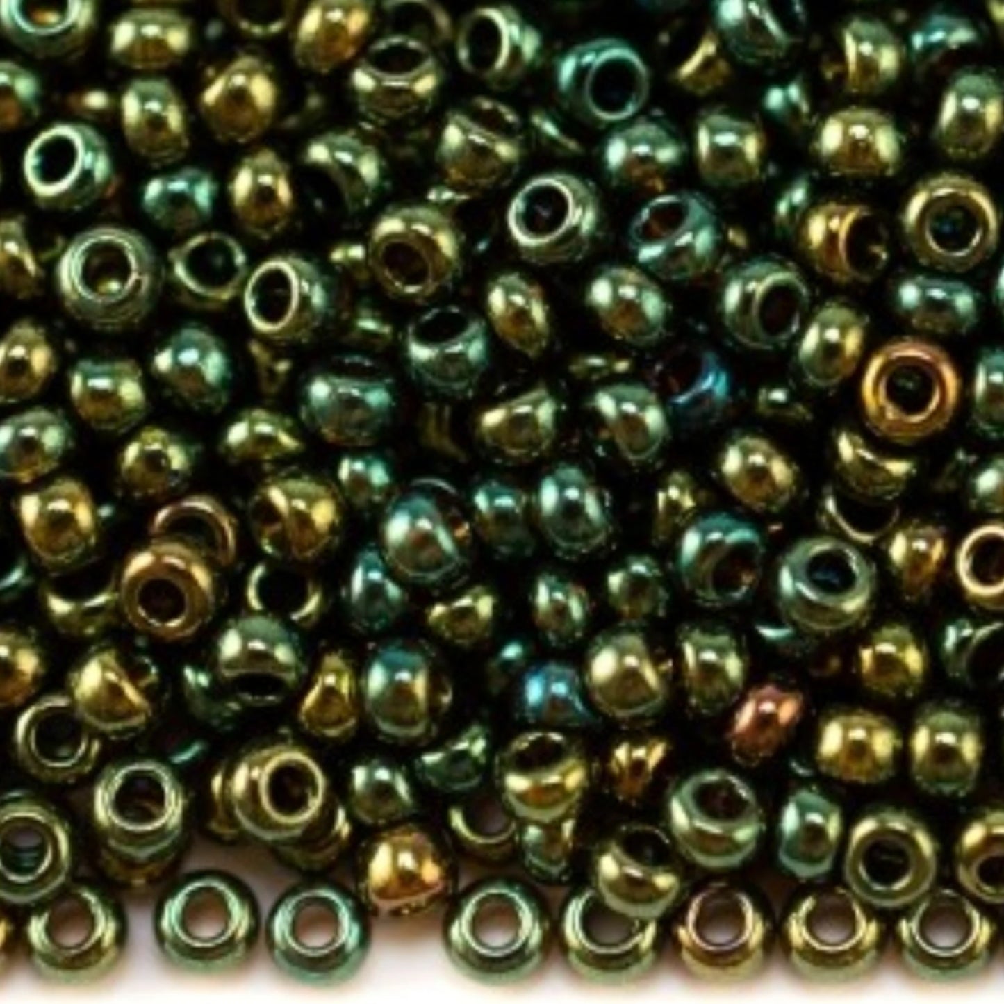 10/0 19155 Preciosa Tjeckiska glaspärlor Rocaillepärlor 2,3 mm. Bronsgrön iris.