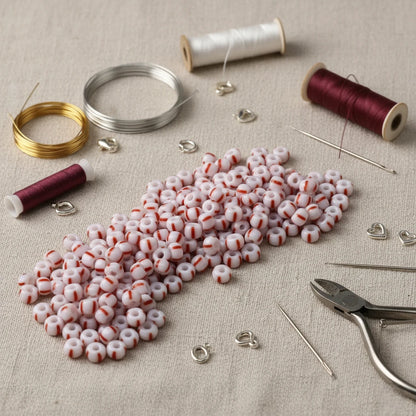 2/0 03890 Preciosa Cseh Üveg Magtartalmú Gyöngyök (Kásagyöngy) Rocailles 6.1mm. Piros Csíkok Krétafehér Alapon.