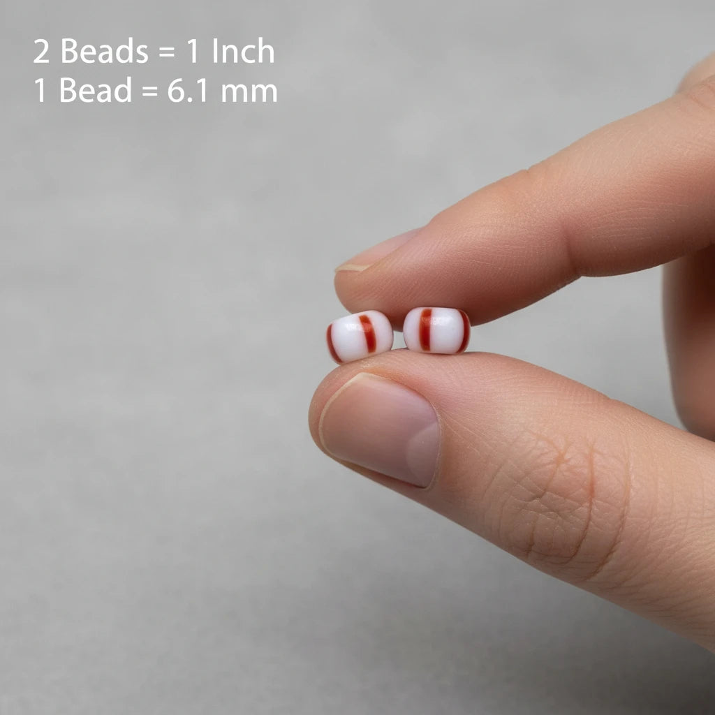 2/0 03890 Preciosa Cseh Üveg Magtartalmú Gyöngyök (Kásagyöngy) Rocailles 6.1mm. Piros Csíkok Krétafehér Alapon.