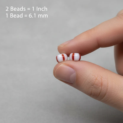 2/0 03890 Preciosa Cseh Üveg Magtartalmú Gyöngyök (Kásagyöngy) Rocailles 6.1mm. Piros Csíkok Krétafehér Alapon.