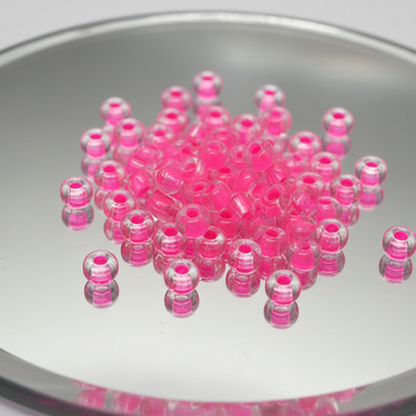 2/0 08777 Preciosa Çek Cam Kum Boncuğu Rocaille Boncuk 6.1mm. Neon Pembe Çizgili.