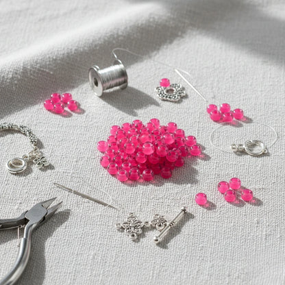 2/0 08777 Preciosa Çek Cam Kum Boncuğu Rocaille Boncuk 6.1mm. Neon Pembe Çizgili.