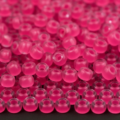 2/0 08777 Preciosa Çek Cam Kum Boncuğu Rocaille Boncuk 6.1mm. Neon Pembe Çizgili.