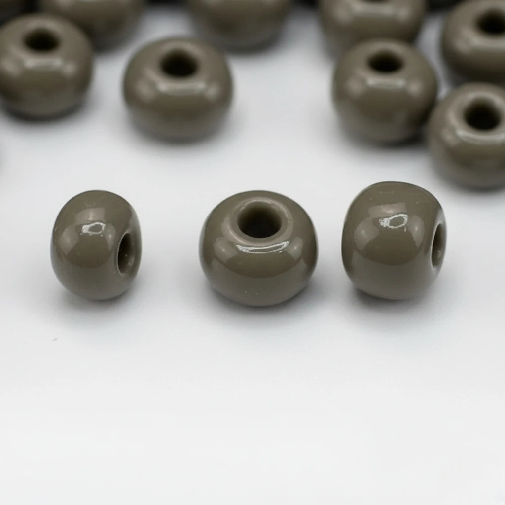 2/0 43020 Preciosa Czech Glass Koraliki Rocailles 6.1mm. Nieprzezroczysty szary.