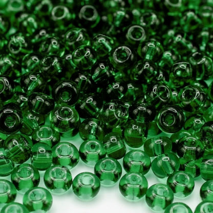 2/0 50100 Preciosa Чехски стъклени Малки Мъниста Рокайли 6.1mm. Прозрачен зелен.