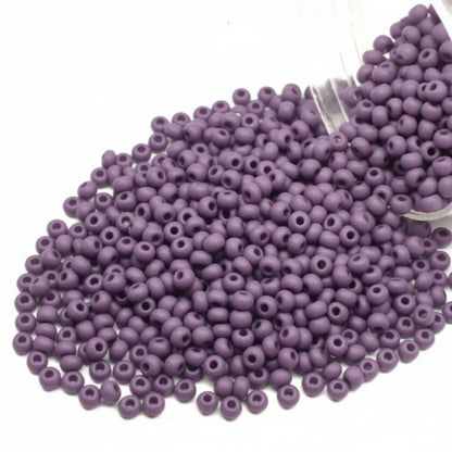 10/0 23020matte Preciosa Tsjekkiske glass små perler Rocailleperler 2.3mm. Opaque lilla.
