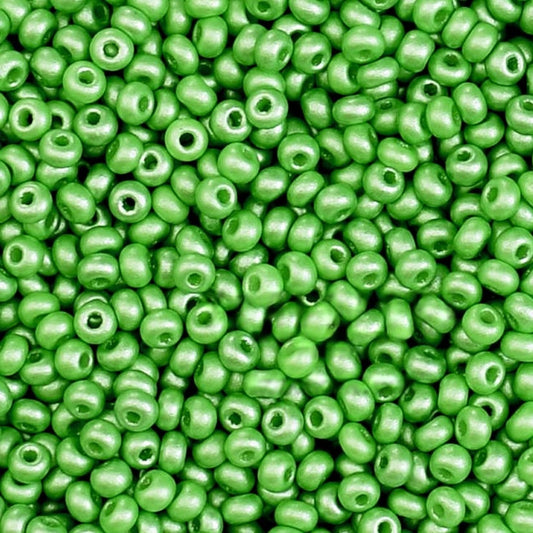 10/0 23530 Preciosa Mărgele din sticlă cehească Rocaille 2.3mm. Verde neon pal perlat – alb cretos.