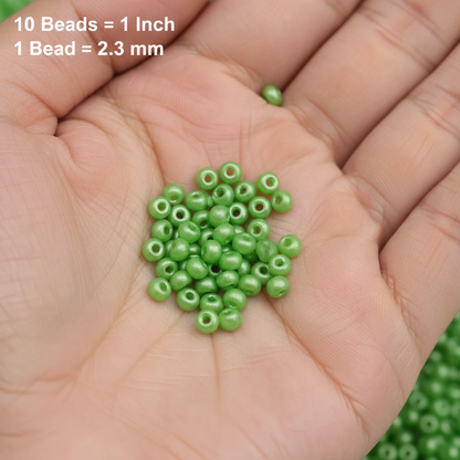 10/0 23530 Preciosa Perles de Rocaille en verre tchèque 2.3mm. Vert néon doux nacré – Blanc craie.