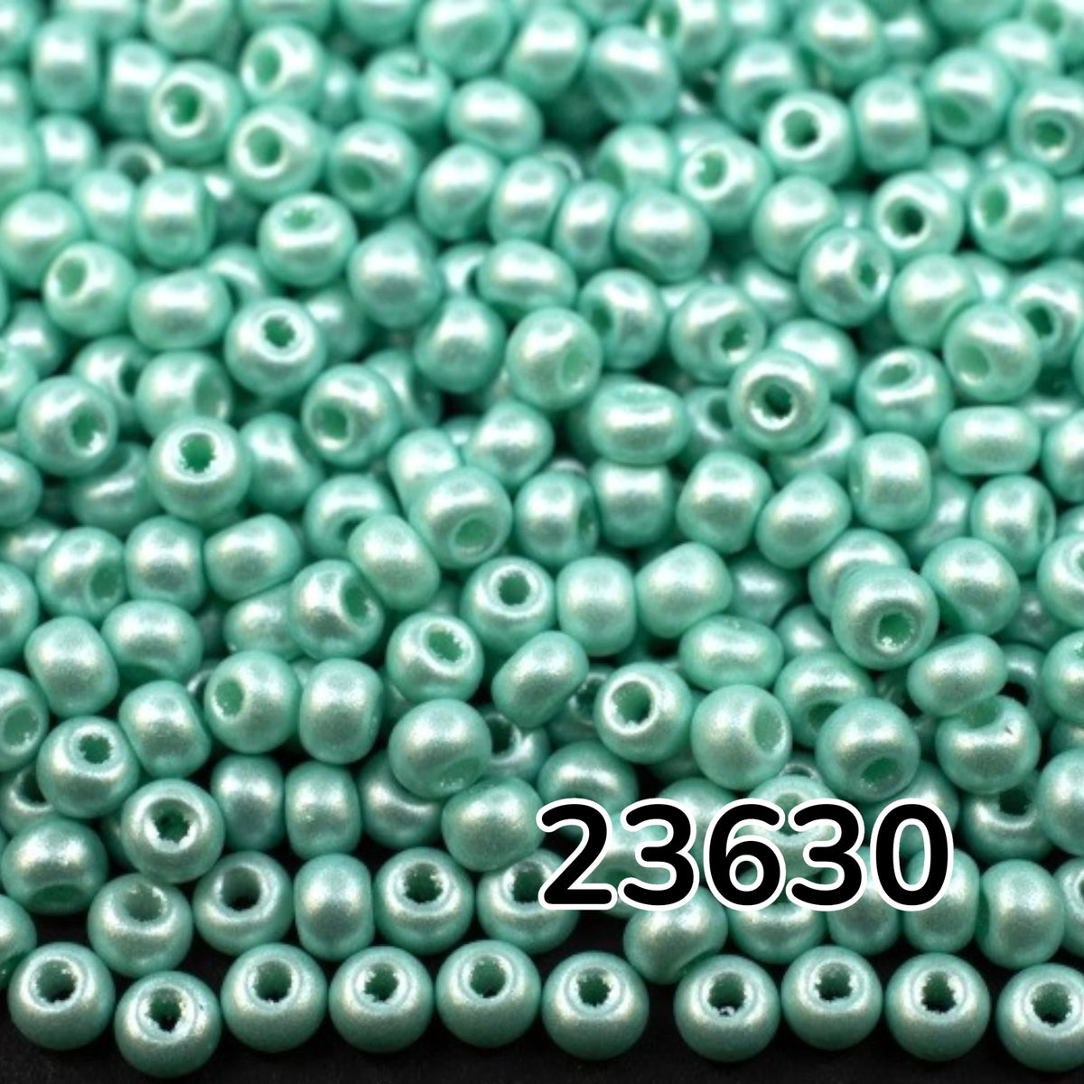 10/0 23630 Preciosa Perles de verre tchèques de Rocaille 2.3mm. Bleu néon doux nacré – Blanc craie.