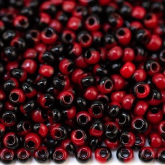 6/0 23790 Preciosa Tschechische Glas Perlen Rocailles 4.1mm. Rot Schwarz Harlekin.
