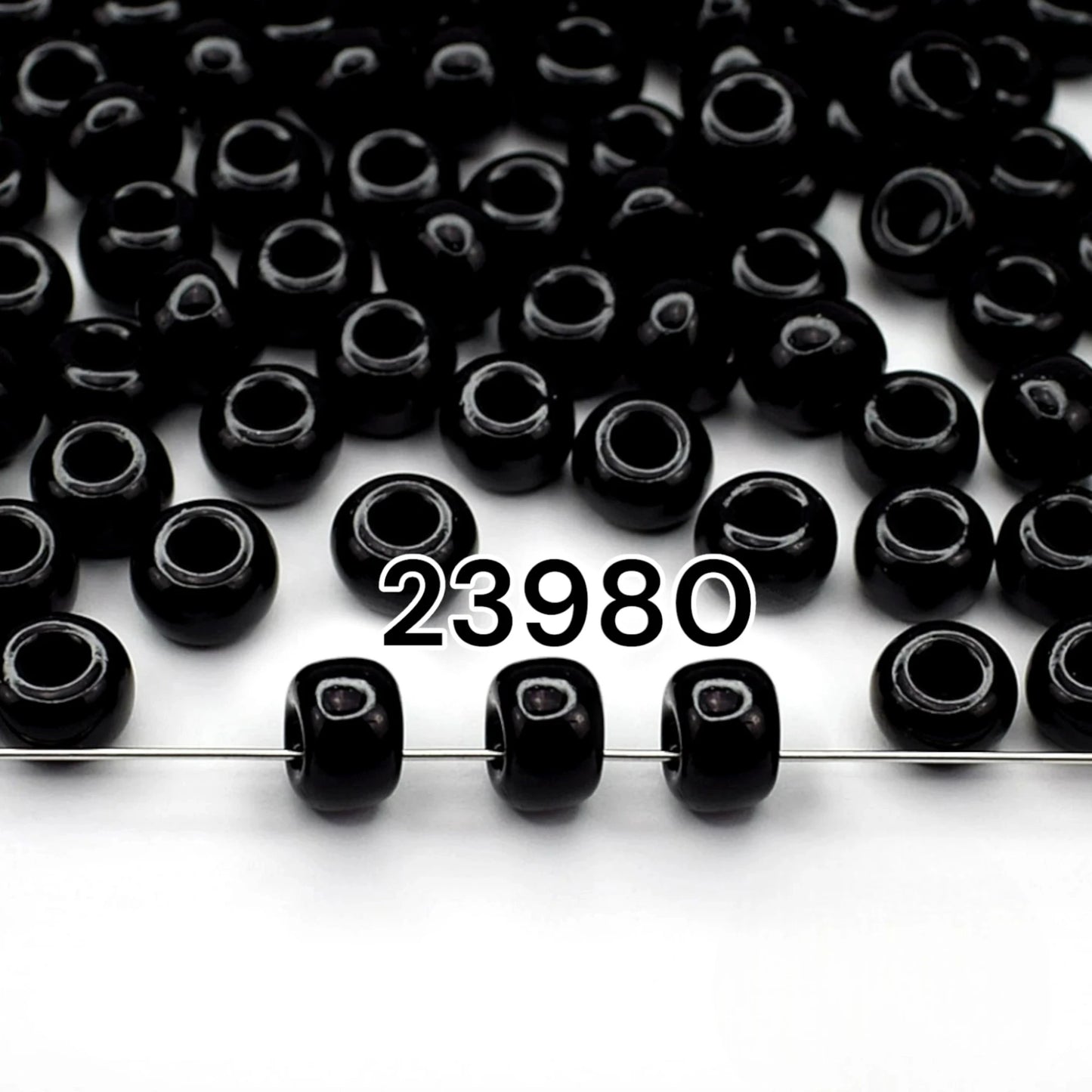 2/0 23980 Preciosa Czech Glass Koraliki Rocailles 6.1mm. Czarny nieprzezroczysty naturalny.