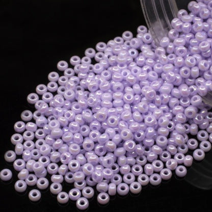 10/0 24420 Perles de Verre Tchèques Preciosa de Rocaille 2.3mm. Violet arc-en-ciel opaque.