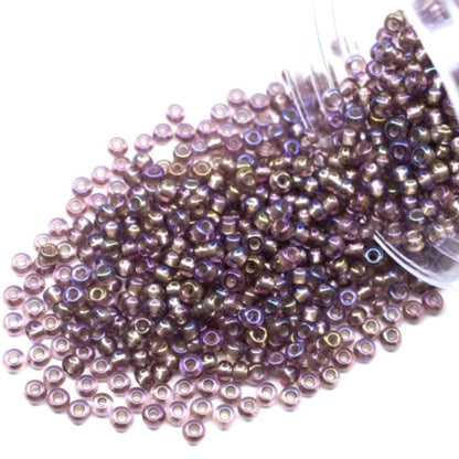 10/0 27019 Preciosa cseh üveg Magtartalmú Gyöngyök (Kásagyöngy) Rocailles 2.3mm. Világos ametiszt, átlátszó, ezüstözött, szivárványos.